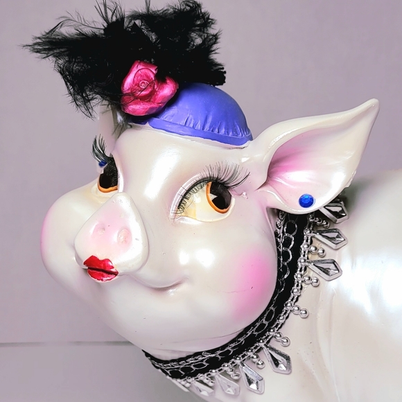 Sassy Pig Diva Piggy Bank - Picture 1 of 9